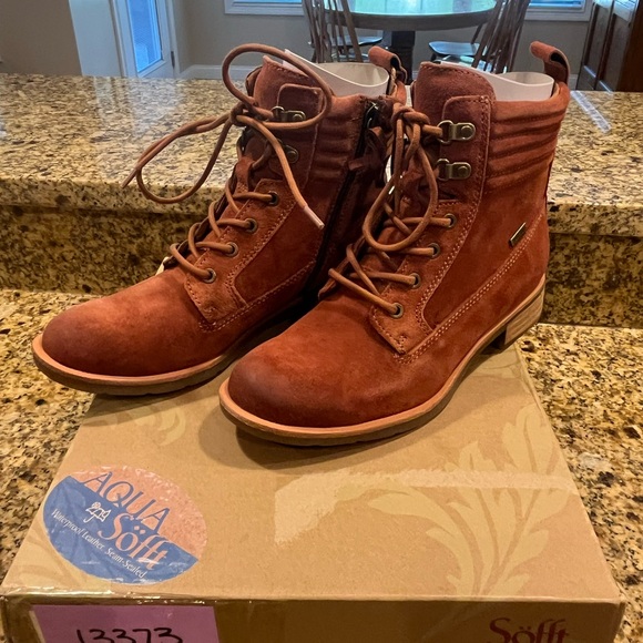 Sofft Baxter Redwood Orangish Tan Suede Hiking Combat Boots Side Zip Size 6 Box - Picture 2 of 10